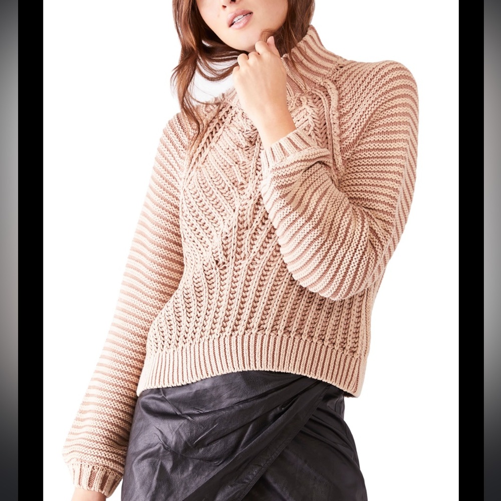 Free people sweetheart sweater 🖤